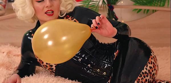 trendsHot kinky video with horny MILF with big shiny ass inflatable rubber air balloons